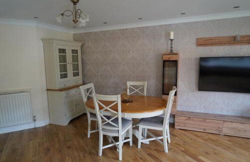 Central Woking - Photo 3