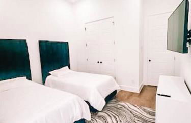 Pet Friendly Stylish 4 Bedroom home Close to All - Foto 10