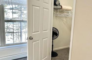 5BR Waterfront Hot Tub Kids Playscape Pets Family Compound! - Foto 25