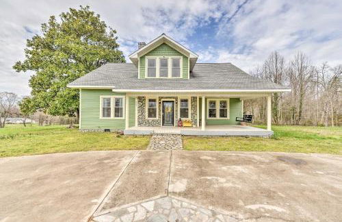 Elegant and Spacious Retreat about 18 Mi to Lake Norman! - Photo 2