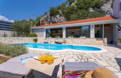 Villa Pasika with private 31m2 pool, summer kitchen with BBQ, 4 bedrooms - Photo 8