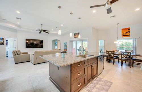 Hot Tub and Lanai! Marco Island Home 2 Mi to Beaches - Foto 7