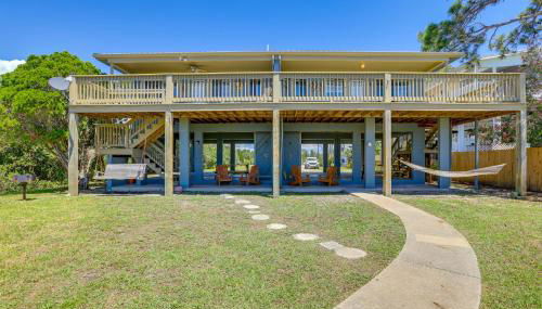 Waterfront Cedar Key Duplex Home Grill and Dock! - Foto 1