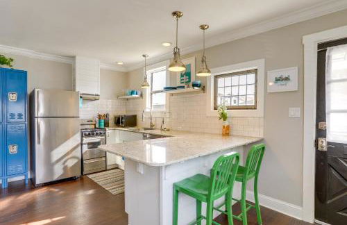 Bright St Petersburg Apartment, Walk to Downtown! - Foto 9