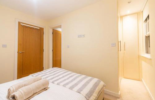 Amanah Properties - Elegant Home in Shepherds Bush, steps from Westfield, Sleeps 8 - Foto 25
