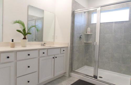 Modern Bright Home - Pool, Parks and Disney - Foto 9