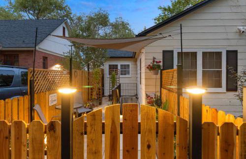 Ski and Hike Cozy Dtwn Reno Studio with Fireplace - Foto 31