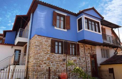 Renovated Old Manor House With Yard - Photo 2