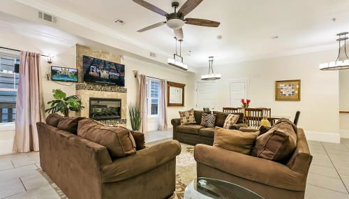 Modern 4BR City Condo 5min drive to FQ - Photo 2