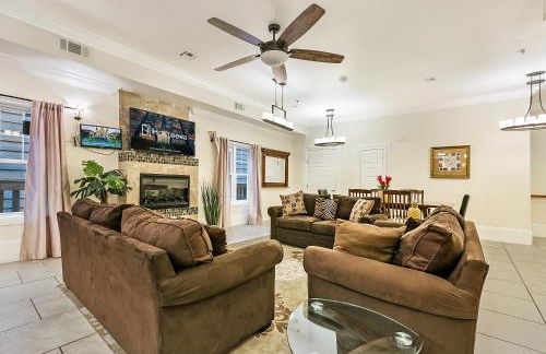 Modern 4BR City Condo 5min drive to FQ - Foto 2