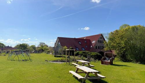 Timmenhus - neue Ferienwohnungen im historischen Bauernhaus - Foto 2, Garden, sunbed, Garden view