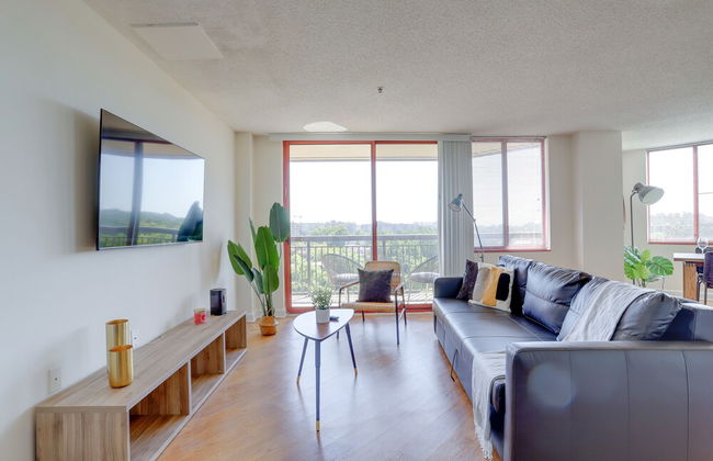 Gorgeous Apt with Rooftop City View - Photo 26