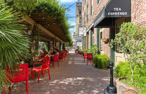 Picturesque beach house with plenty of room and amazing decks, close to beach - Foto 43