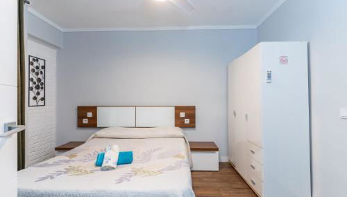 Precioso estudio en la playa norte de Valencia - Foto 3, wardrobe