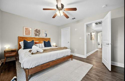 Walk to AT&T Stadium - Modern 2BR With Backyard - Foto 13