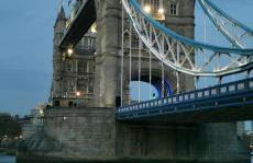 Riverside 1BR with Easy Transport 20min to City Centre - Photo 30