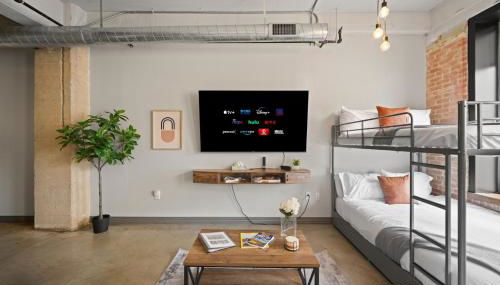 Stunning Downtown Apartment with Pool, Laundry, Parking - Foto 3