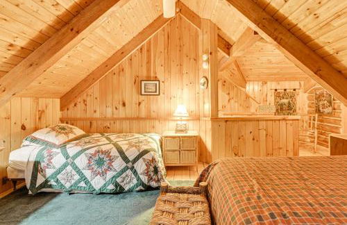 On-Site Pond and Trails Lake Luzerne Cabin - Foto 28