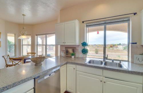 Patio with Tranquil Views! Home 14 Mi to Albuquerque - Foto 11