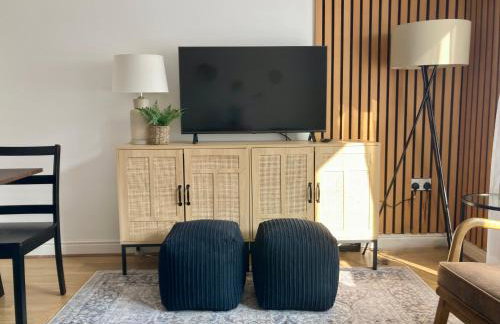 Ashford 4-Bed Townhouse with Garden and Parking - Foto 17