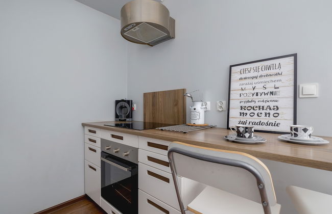 5th Floor Studio in Katowice by Renters - Photo 4