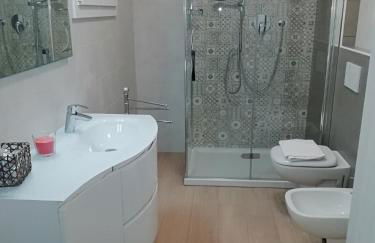 Grigio Perla Panigale, villetta con giardino, 3 camere, parcheggio privato fino 3 posti auto - Un oasi di tranquillità - Vicina all'Aeroporto, Unipol Arena e Fiera - Photo 33