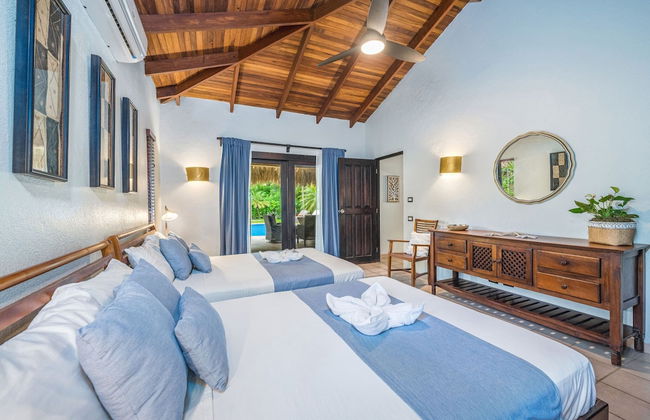 Tropical Retreat - Private Pool, Steps To Beach 2 Bedroom Villa by RedAwning - Foto 3