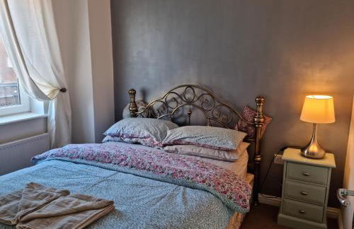 Beach View Couples Retreat Aberavon Beach Direct Seafront panoramic Sea Views large driveway parking - Photo 7