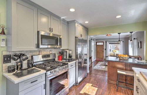 Charming Craftsman Bungalow with Garden and Hot Tub! - Foto 9