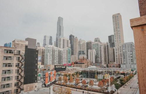 River North Private Balcony With In and Out Parking - Foto 34