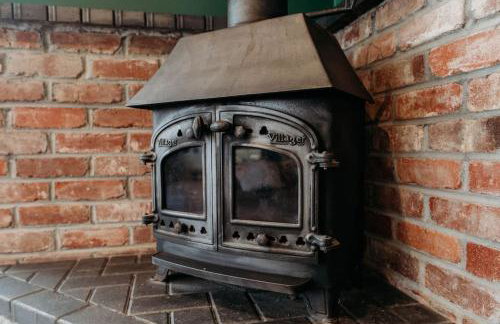 Woodpecker Lodge- A Pet Friendly Rural Retreat - Photo 6