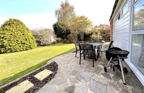 Spacious Family Bungalow with Garden for up to 7 - Photo 15