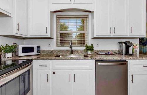 Private Suite in Upscale Neighborhood - Foto 18