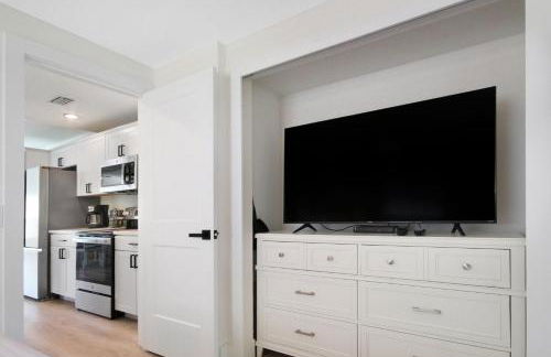 Watch the Sunrise on Lake Louisa - Foto 10