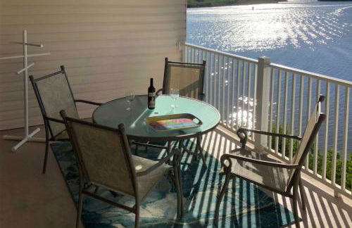 Large Balcony and Water Views Indian Shores Condo! - Foto 12