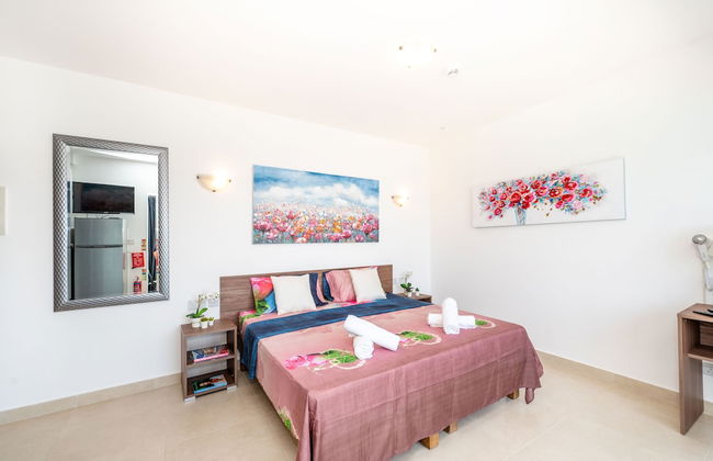 Islet Promenade Studio with Hot Tub and Panoramic Sea Views by GetawaysMalta - Foto 6