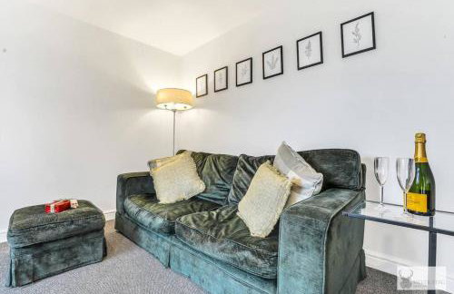 Modern 4-Bedroom Gem Family & Business Friendly - Foto 10