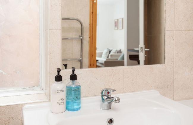 Basic Apartment for Two Amazing Location - Foto 16