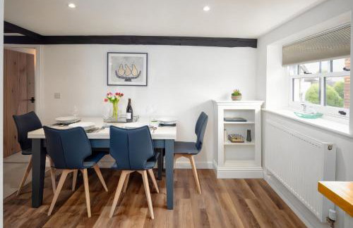 Stylish 2-bed 16th-century apartment in Petersfield town centre, - Foto 11