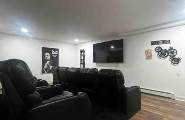 Luxe Lrg Pocono House for 18 Hot Tub/Gameroom/Pool - Foto 45