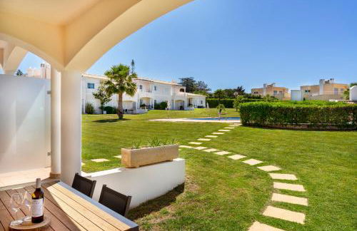 Apartamento no Condomínio Baia Village com Piscina - Foto 17