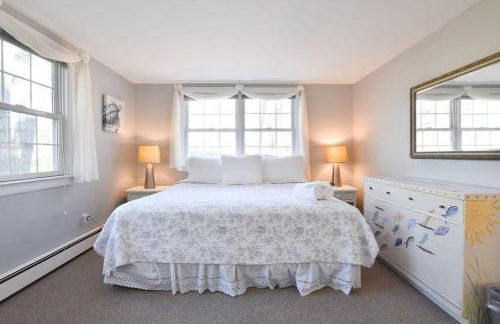 Peace and Quiet & Spacious Back Deck - Foto 10