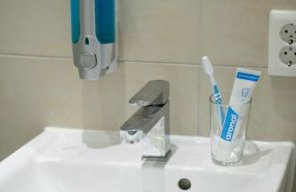 KAISER 02 by ROCKCHAIR Apartments l SUPERHOST Status l 3 Bedrooms Boxspringbeds 2 Bathrooms l Cozy Family & Business Flair 155 sqm 3 Balcony 2nd Floor Elevator up to 10 guests welcomes you! - Foto 26