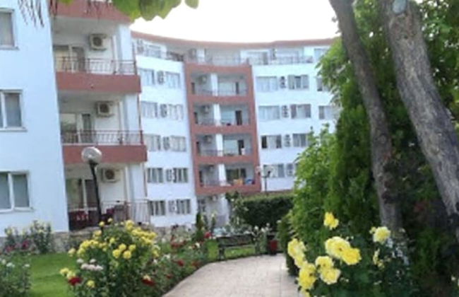 Seaside Studio Apartment in Ravda - Photo 38