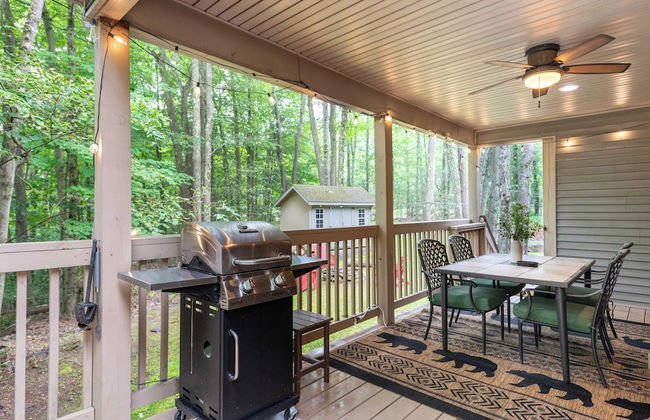 Bear Trail Chalet by Avantstay Retreat w/ Outdoor Living Deck & Fire Pit - Foto 46