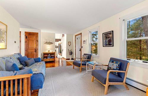 Waterfront on Swan Pond with Kayaks - Photo 9