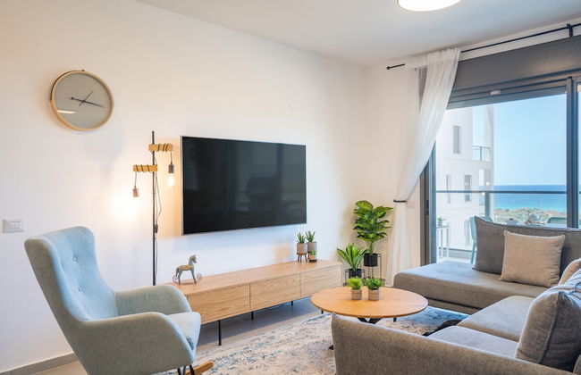 Stylish Seaside Escape with Balcony by Sea N' Rent - Foto 31