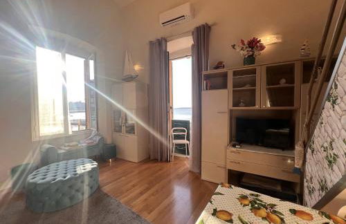 WELCOME RIVIERA - AL CASTELLO-VISTA MARE -ROMANTICO e CENTRALE a 20 METRI DAL MARE-toll parking at 15 euro per day to be booked in advance -subject to availability - Foto 28