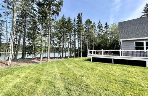 Luxury Waterfront Retreat with Hot Tub Near Acadia - Foto 39