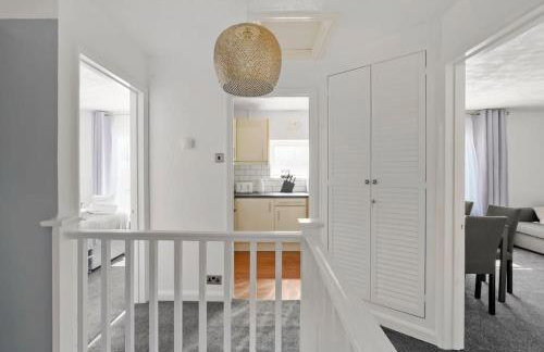 Home In Bletchley Milton Keynes, contractors favourite - Photo 53